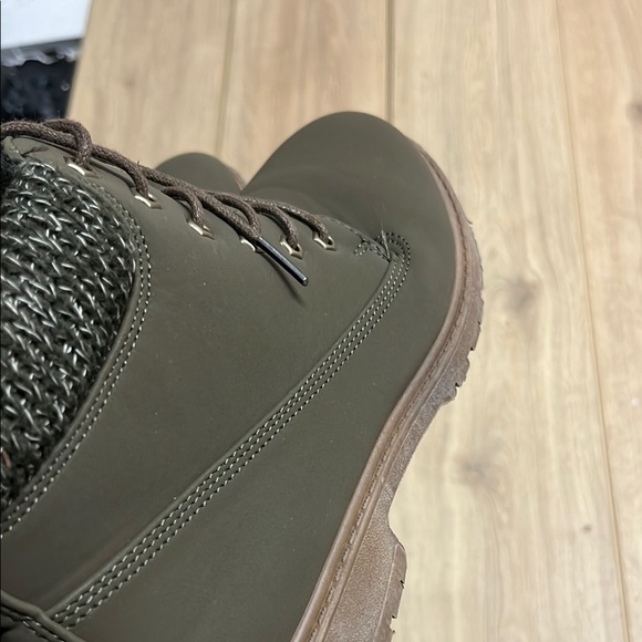 Rogue Green Lace Up Boots with Sturdy Build - Picture 8 of 8